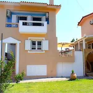 https://marios-luxury-maisonette.hotelschalkidiki.net
